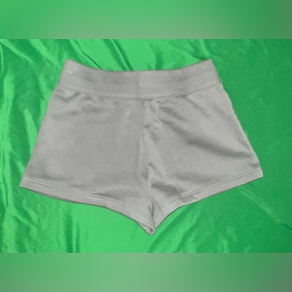 NWT Nike Women's Gray Shorts size XL - Picture 2 of 7